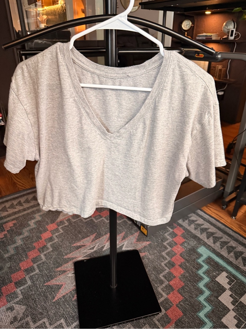 Forever 21 Light Gray V-Neck Cropped Tee